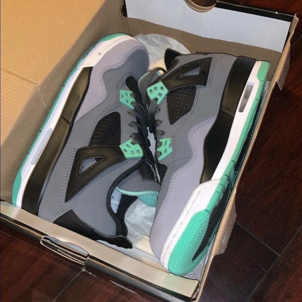 OFFERS Jordan 4 Retro (GS) Green Glow